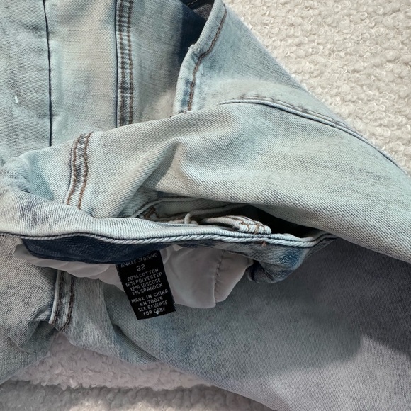 Plus Size 22 Rue21 Light Blue Distressed Mom Jeans - Picture 4 of 6